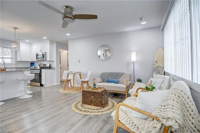 4304 Mineola DR, Chesapeake, VA 23325