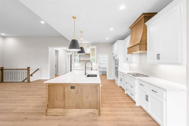 5110 NW Montebella Drive, Riverside, MO 64150