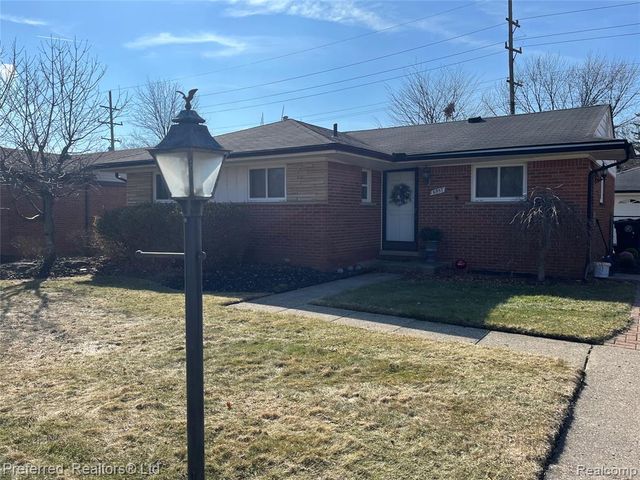 8957 Crown Street, Livonia, MI 48150