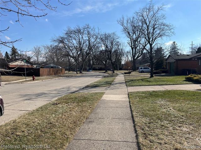 8957 Crown Street, Livonia, MI 48150