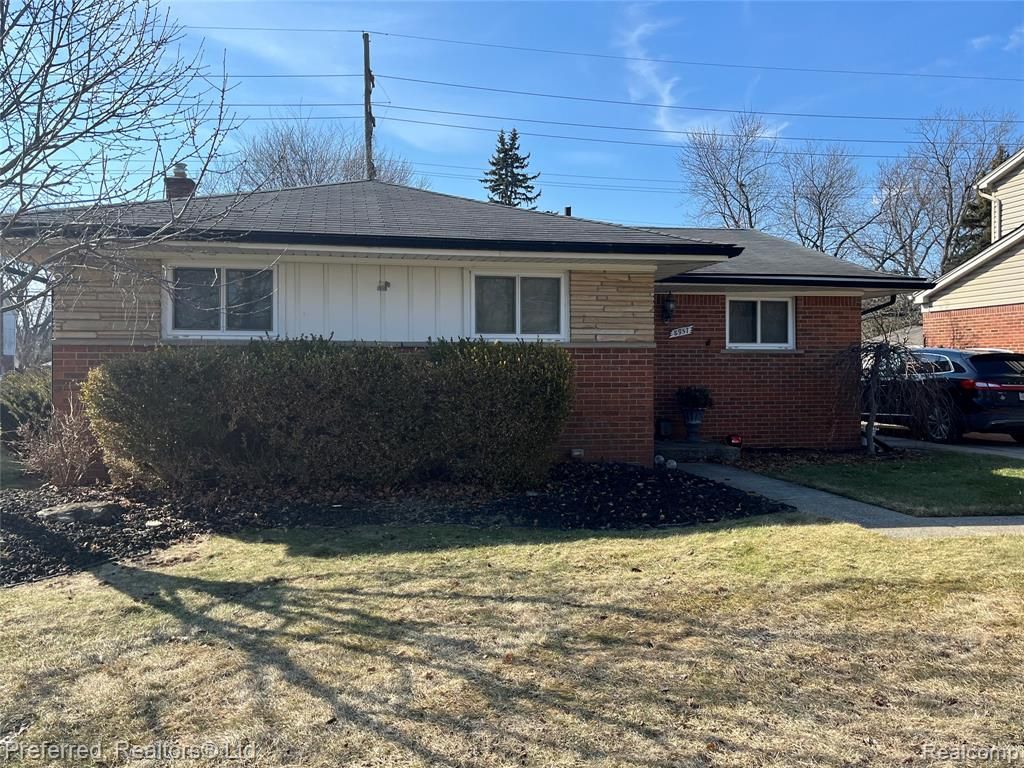 8957 Crown Street, Livonia, MI 48150