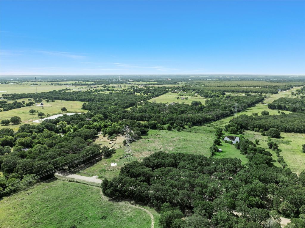 221 Bays Road, Axtell, TX 76624