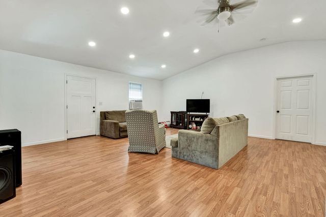 200 Queens Lane, Decatur, TN 37322