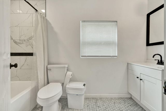 200 Queens Lane, Decatur, TN 37322