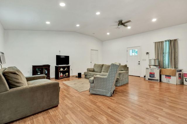 200 Queens Lane, Decatur, TN 37322