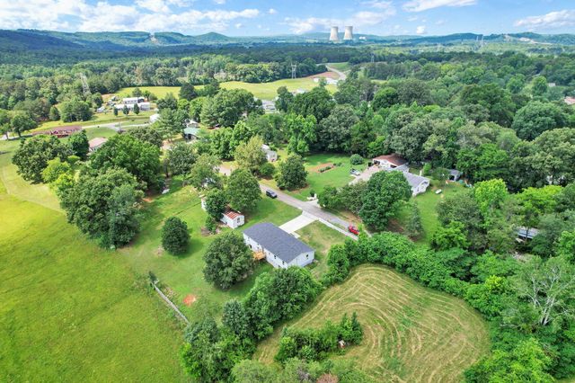 200 Queens Lane, Decatur, TN 37322