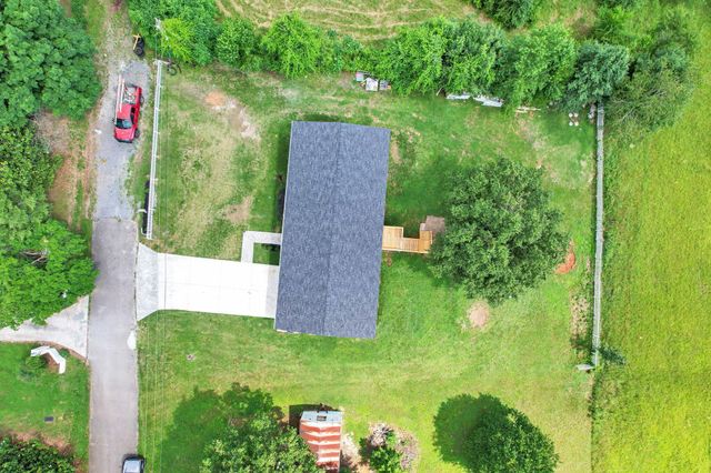 200 Queens Lane, Decatur, TN 37322