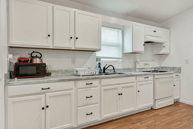 200 Queens Lane, Decatur, TN 37322