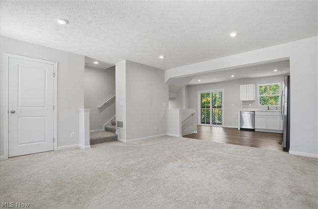 212 Raintree Lane, Painesville Twp, OH 44077