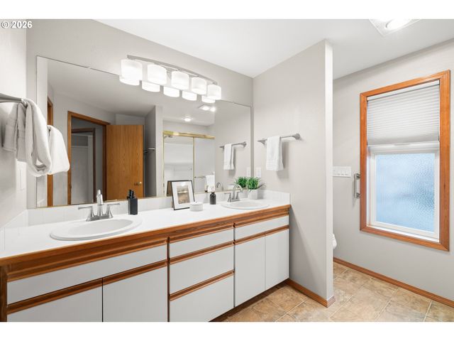 1629 Ne 150TH Ave, Portland, OR 97230