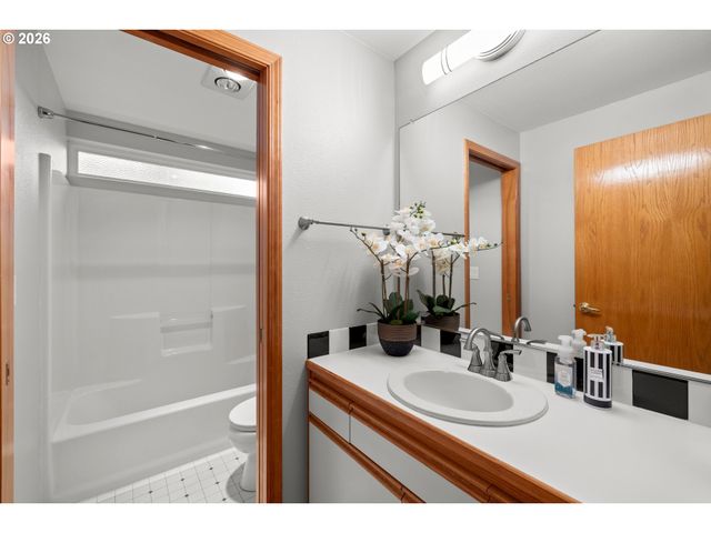 1629 Ne 150TH Ave, Portland, OR 97230