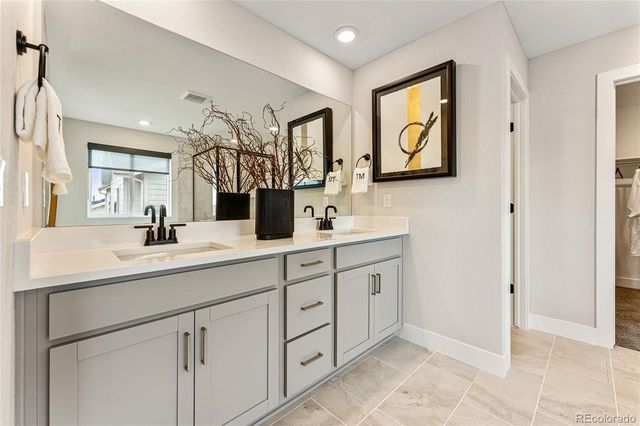 3402 N Buchanan Way, Aurora, CO 80019