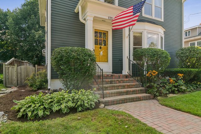 135 W Russell Street, Barrington, IL 60010