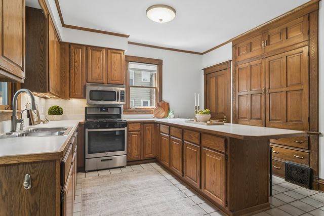 135 W Russell Street, Barrington, IL 60010