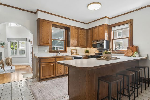 135 W Russell Street, Barrington, IL 60010