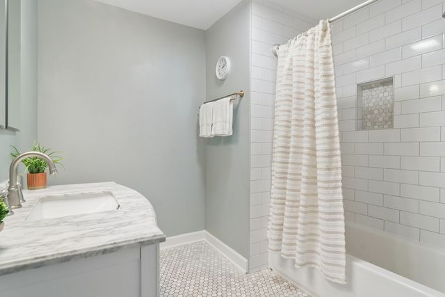 135 W Russell Street, Barrington, IL 60010