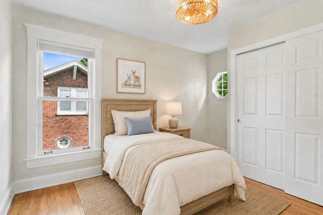 135 W Russell Street, Barrington, IL 60010
