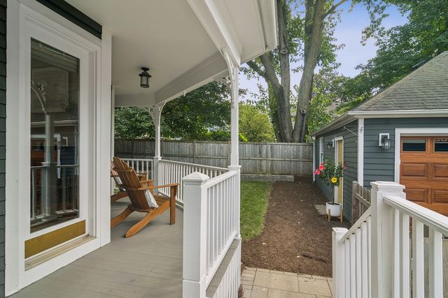 135 W Russell Street, Barrington, IL 60010