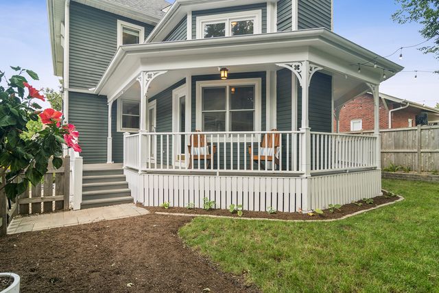 135 W Russell Street, Barrington, IL 60010