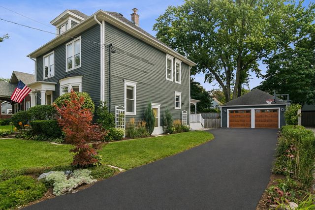 135 W Russell Street, Barrington, IL 60010