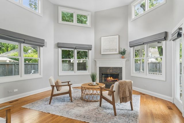 135 W Russell Street, Barrington, IL 60010
