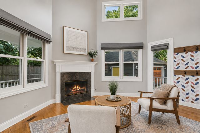 135 W Russell Street, Barrington, IL 60010