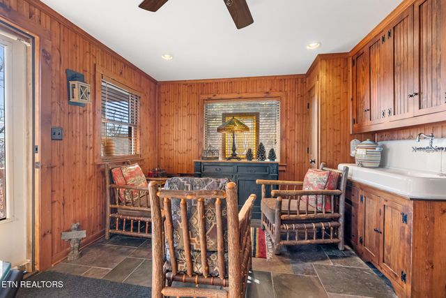 2825 Top Rd, Sevierville, TN 37876