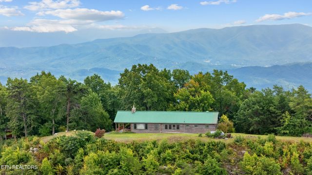 2825 Top Rd, Sevierville, TN 37876
