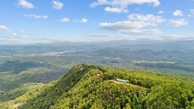 2825 Top Rd, Sevierville, TN 37876