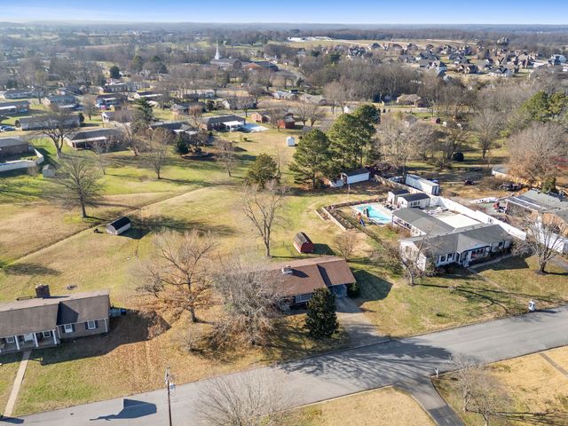 705 Dow Dr, Shelbyville, TN 37160