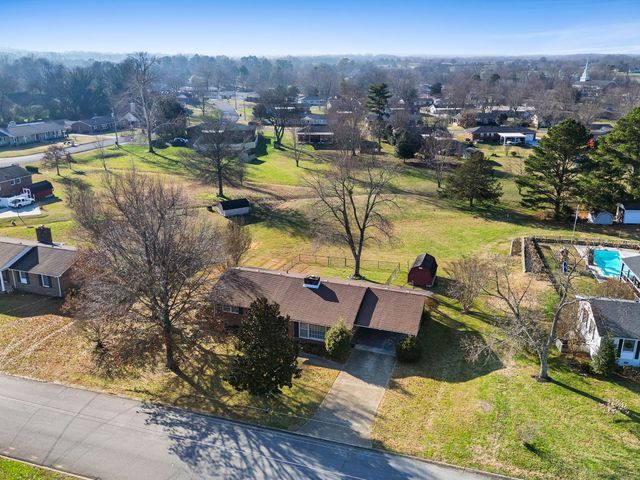 705 Dow Dr, Shelbyville, TN 37160