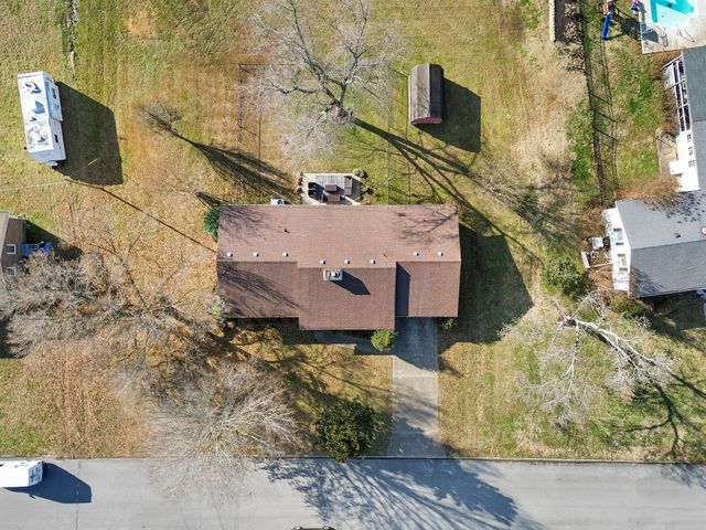 705 Dow Dr, Shelbyville, TN 37160