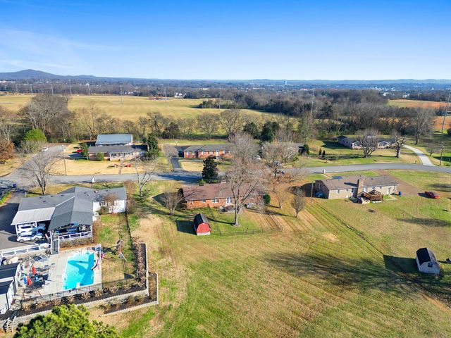 705 Dow Dr, Shelbyville, TN 37160