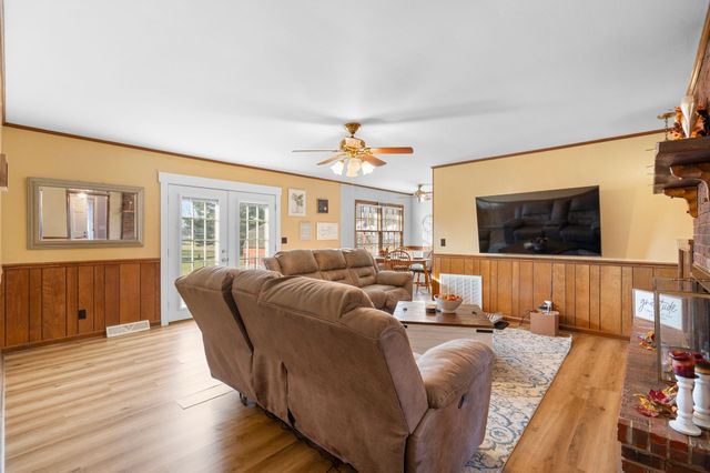 705 Dow Dr, Shelbyville, TN 37160