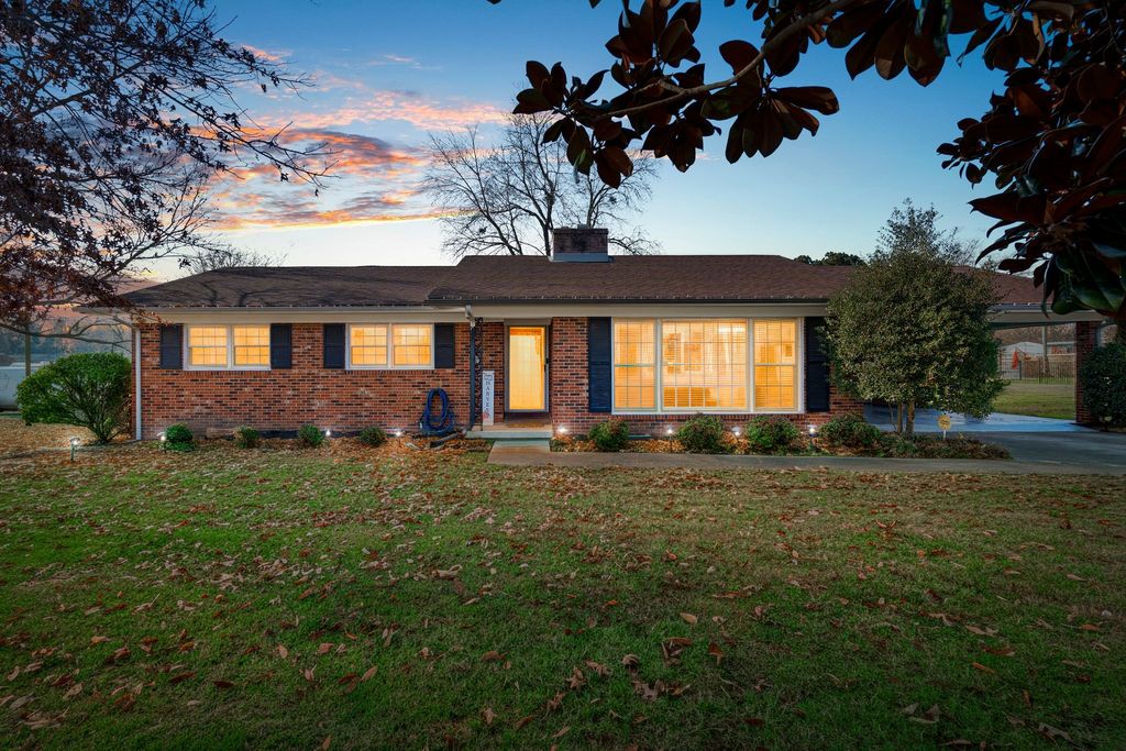 705 Dow Dr, Shelbyville, TN 37160