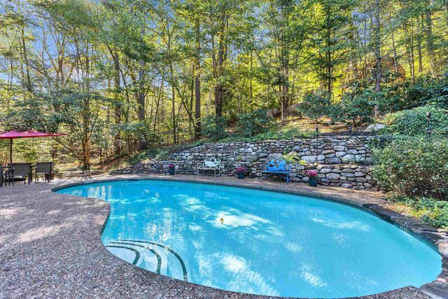 107 Fresh Pond Lane, Brookline, NH 03033