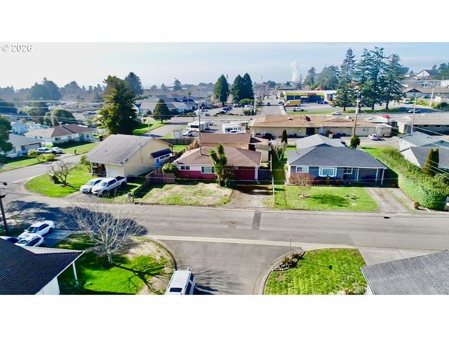 403 LINDEN Ln, Brookings, OR 97415