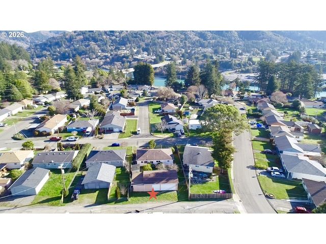 403 LINDEN Ln, Brookings, OR 97415