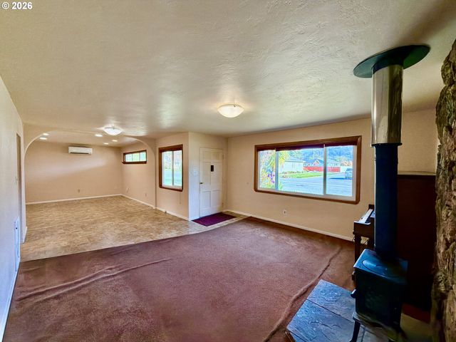 403 LINDEN Ln, Brookings, OR 97415