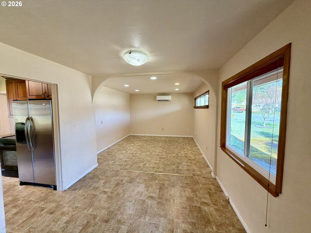 403 LINDEN Ln, Brookings, OR 97415