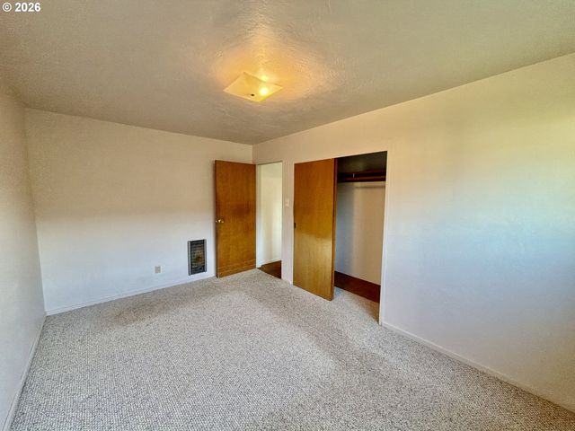 403 LINDEN Ln, Brookings, OR 97415