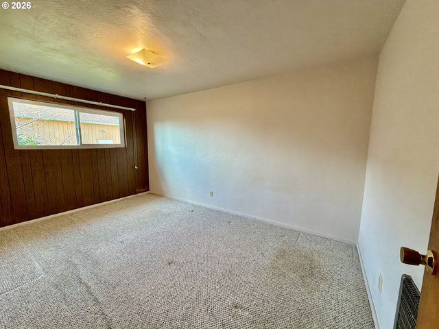 403 LINDEN Ln, Brookings, OR 97415