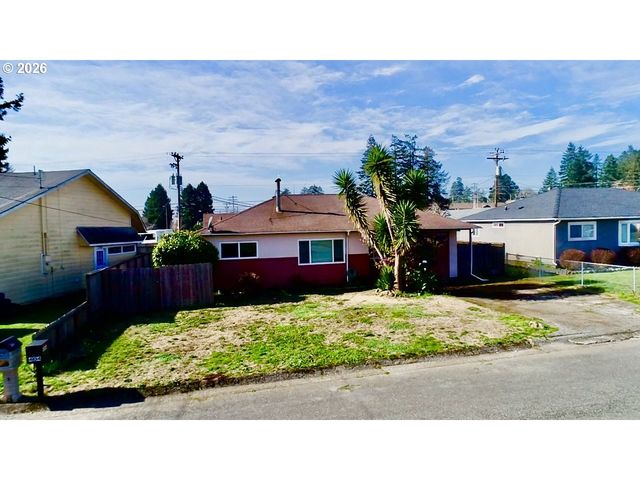 403 LINDEN Ln, Brookings, OR 97415