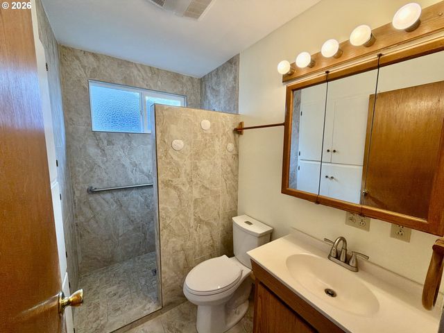 403 LINDEN Ln, Brookings, OR 97415
