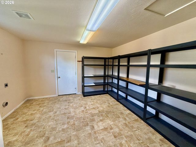403 LINDEN Ln, Brookings, OR 97415