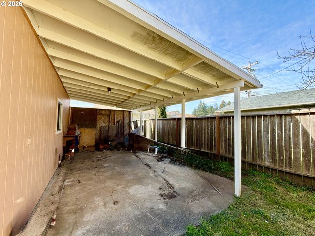 403 LINDEN Ln, Brookings, OR 97415