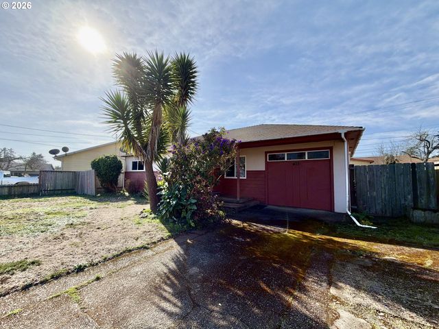 403 LINDEN Ln, Brookings, OR 97415