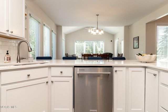 5836 Walnut Springs Boulevard, Sylvania, OH 43560