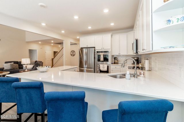 5836 Walnut Springs Boulevard, Sylvania, OH 43560