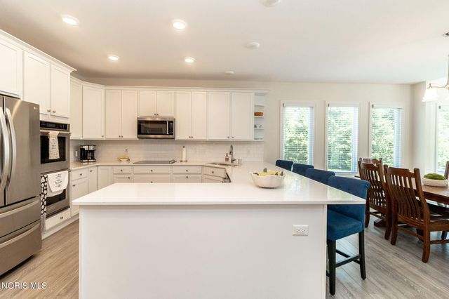 5836 Walnut Springs Boulevard, Sylvania, OH 43560